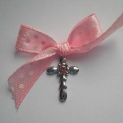 Cruciulite botez fete cu pietricica roz  C002  (culoarea funditei poate fi modificata in functie de preferinte si tematica aleasa)